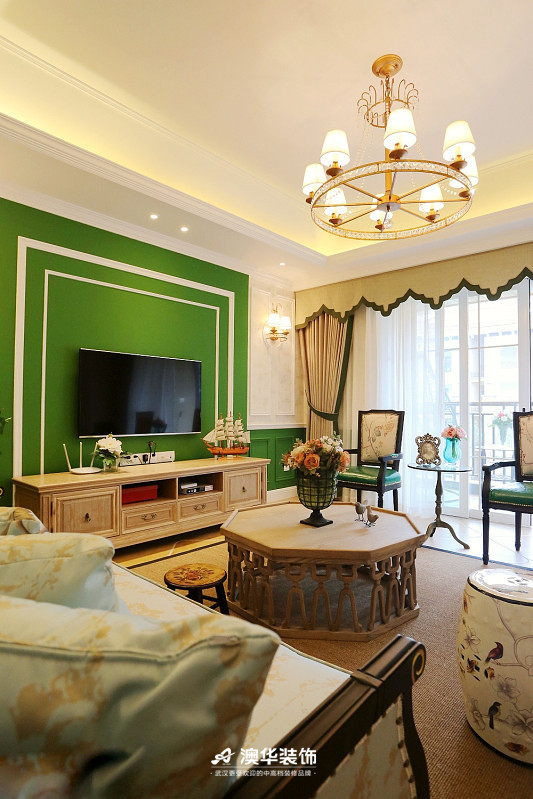 客厅图片来自澳华装饰有限公司在楚天都市雅园·法式田园 高雅演绎的分享