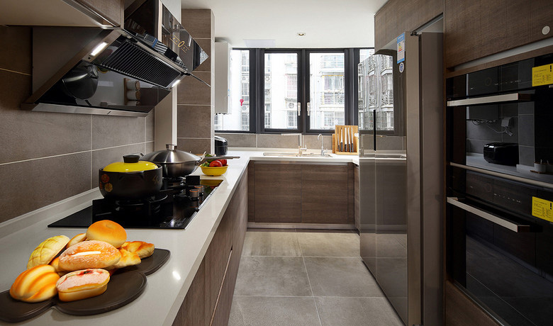 厨房图片来自家装大管家在平静舒服 130平悠闲主义现代3居的分享