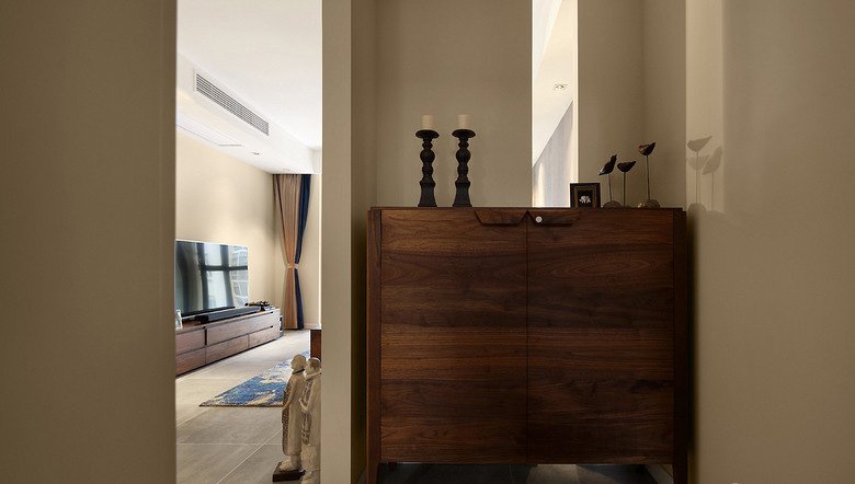 卧室图片来自家装大管家在平静舒服 130平悠闲主义现代3居的分享