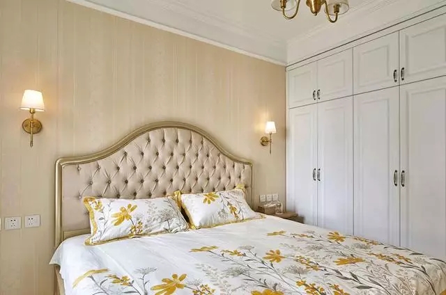 简约 美式 三居 卧室图片来自实创装饰上海公司在100平美式三居室，进门遇餐厅的分享