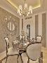 在餐厅的设计中，采用了褐色色系的餐桌椅搭配白净的厨房门。白色和明亮玻璃的结合创造出了现代的洁净与明亮。