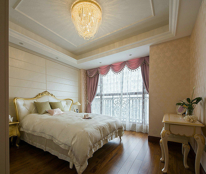 卧室图片来自家装大管家在136平尊贵欧式3居 富贵锦绣生活的分享