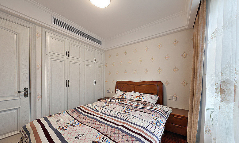 卧室图片来自家装大管家在高贵典雅 128平现代欧式华丽3居的分享