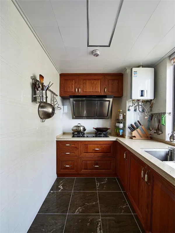 美式 三居 白领 收纳 小资 厨房图片来自沙漠雪雨在127平米温馨浪漫美式三居婚房的分享