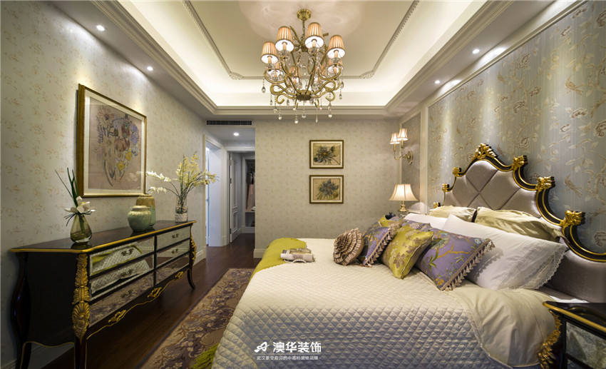 别墅 法式 卧室图片来自澳华装饰有限公司在华侨城别墅·古典法式，流光溢彩的分享