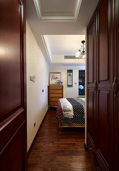 卧室图片来自家装大管家在稳重十足 120平新古典雅致3居室的分享