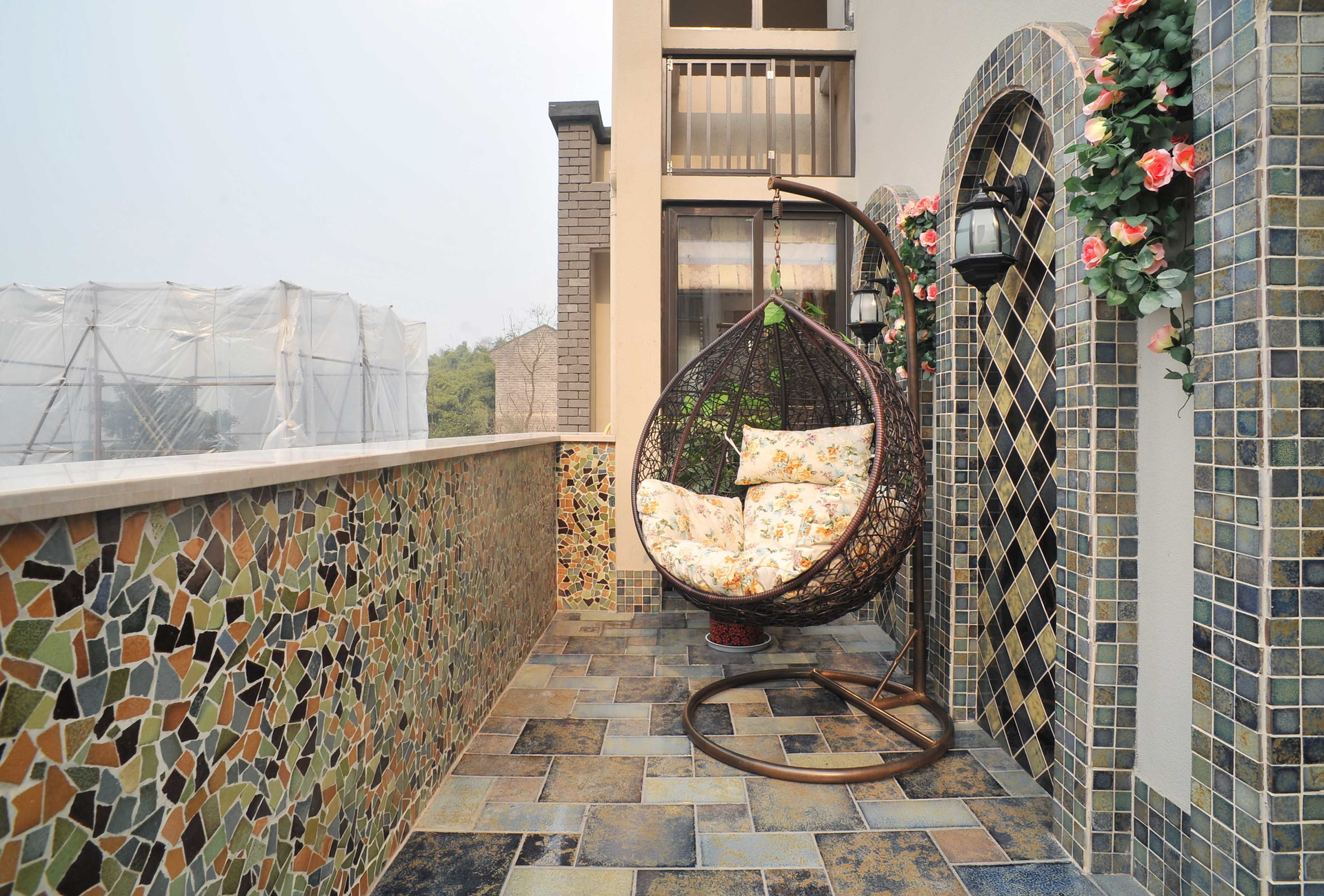 欧式 旧房改造 复式 LOFT 装修风格 阳台图片来自北京生活家装饰公司在160平 复式欧式风格装修的分享
