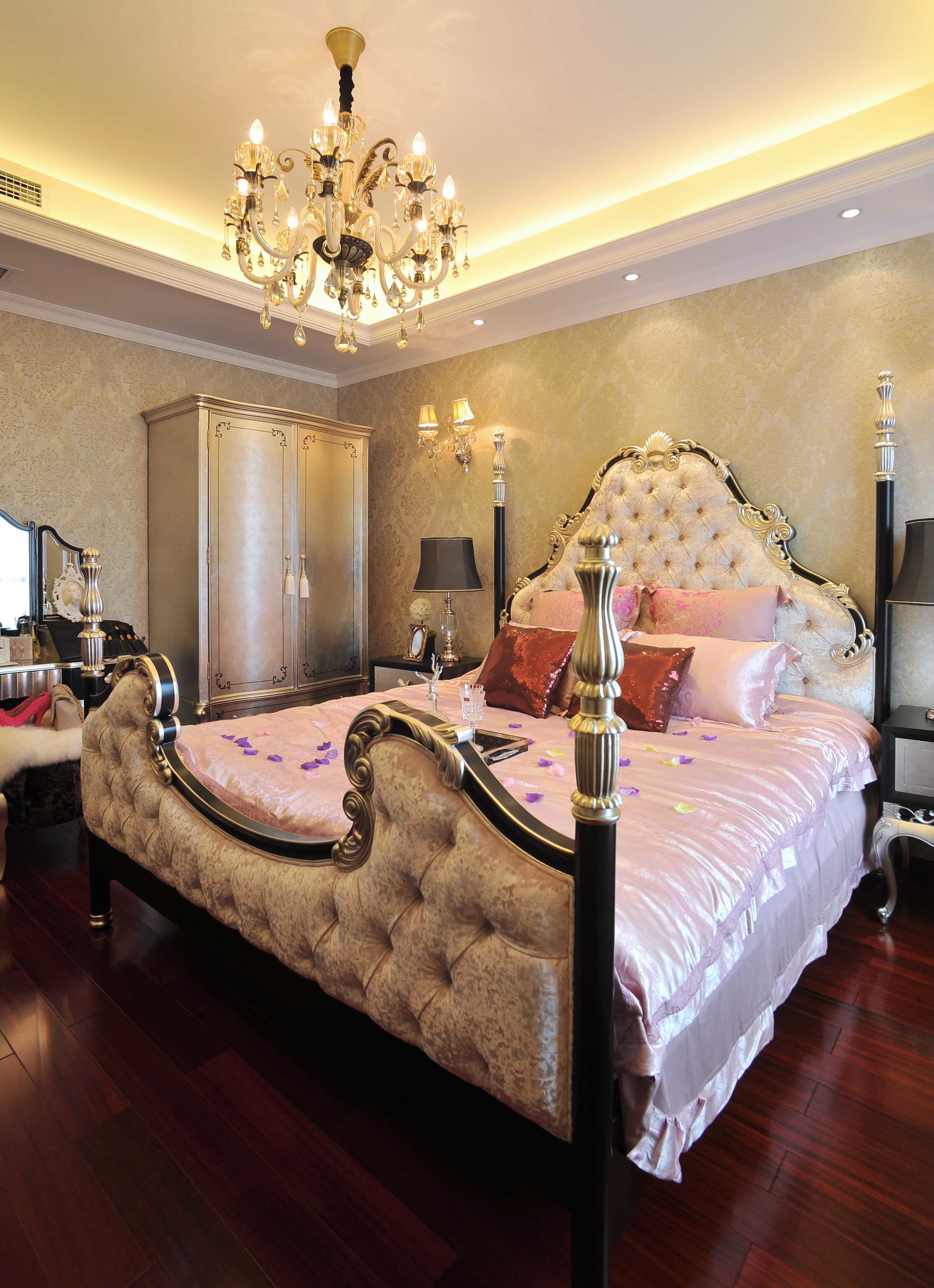 欧式 旧房改造 复式 LOFT 装修风格 卧室图片来自北京生活家装饰公司在160平 复式欧式风格装修的分享