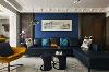 客厅空间陈设去除繁杂留下最精简干练的线条，极尽表现生活的高品质和舒适性。静谧的蓝，素简的白与沙发形成独特空间气质。