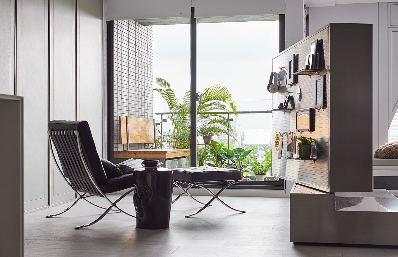 简约 现代 海淀 阳台图片来自别墅设计师杨洋在黑白灰极简中纯色设计的分享