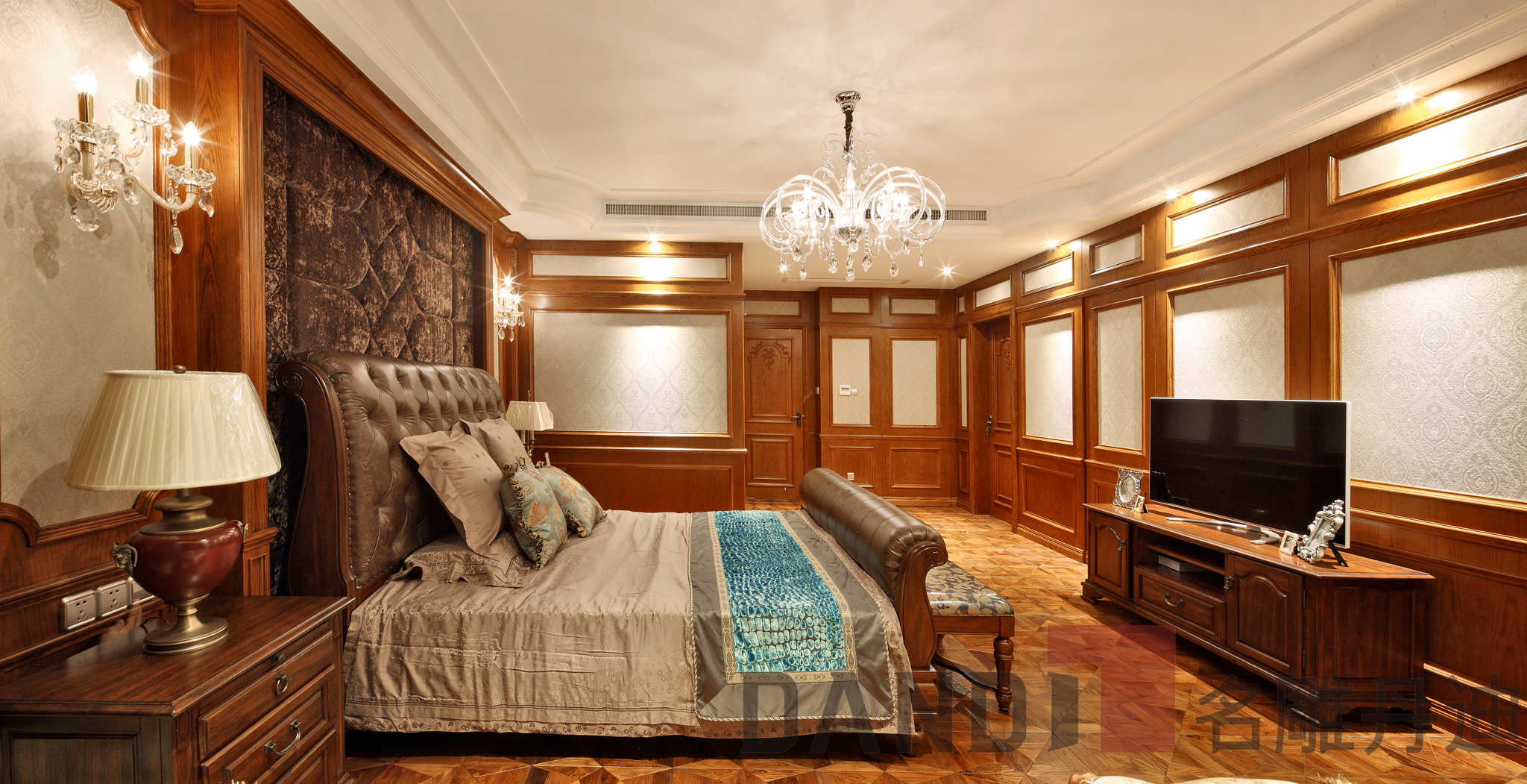 美式 欧式 别墅 混搭 卧室图片来自在天御山-美式风格-独栋-700平的分享