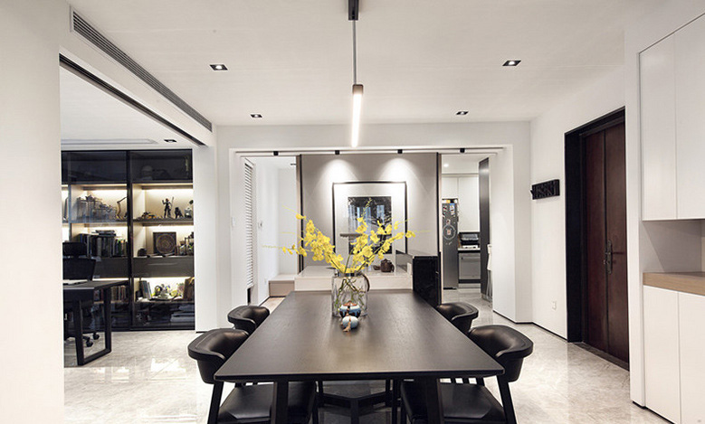 餐厅图片来自家装大管家在低奢优雅 160平现代简约舒适3居的分享