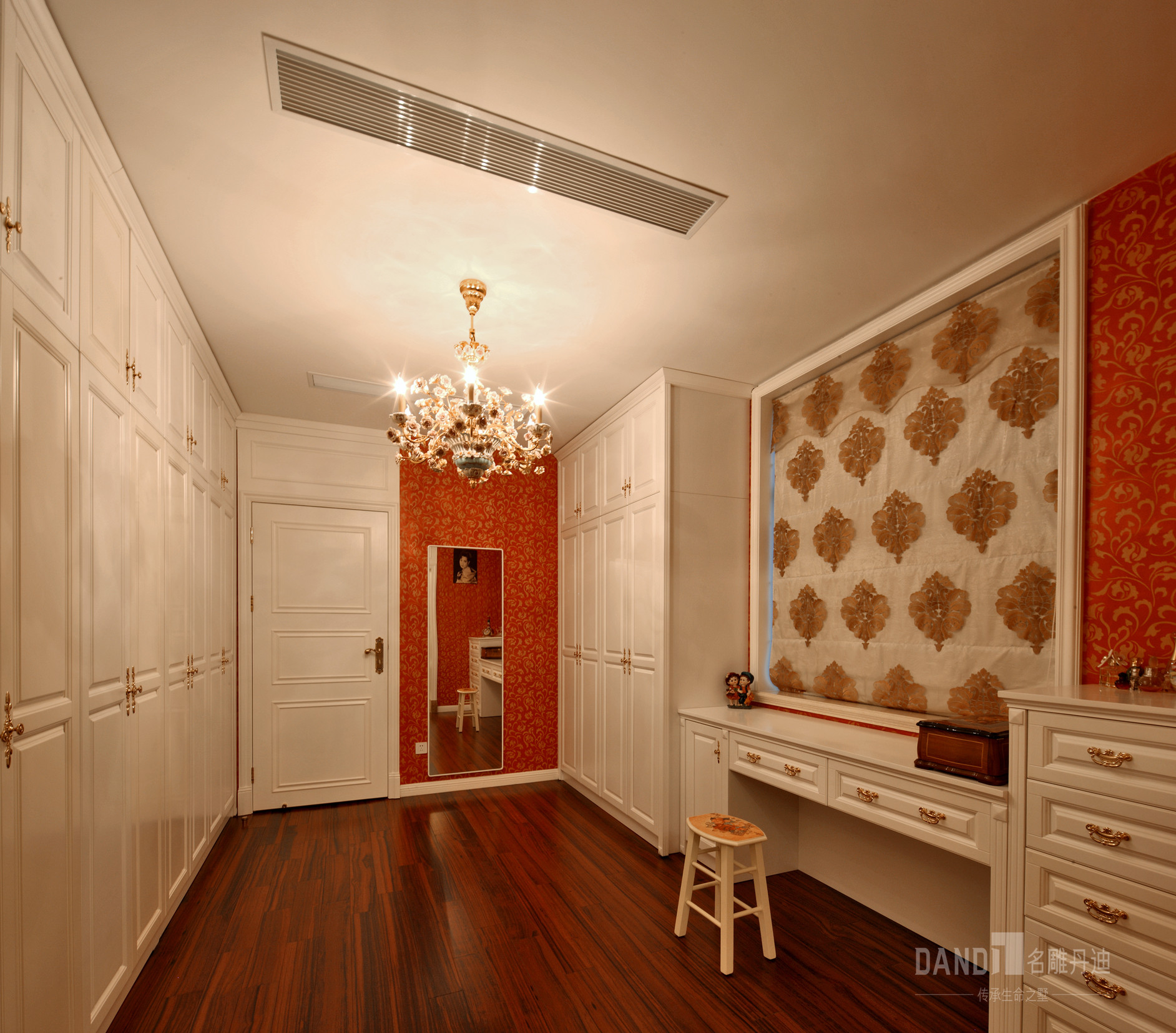 欧式 简约 别墅 小资 卧室图片来自在齐明别墅装修案例的分享