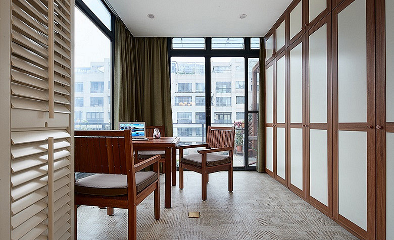 阳台图片来自家装大管家在温馨+舒适 135平中式混搭3居室的分享