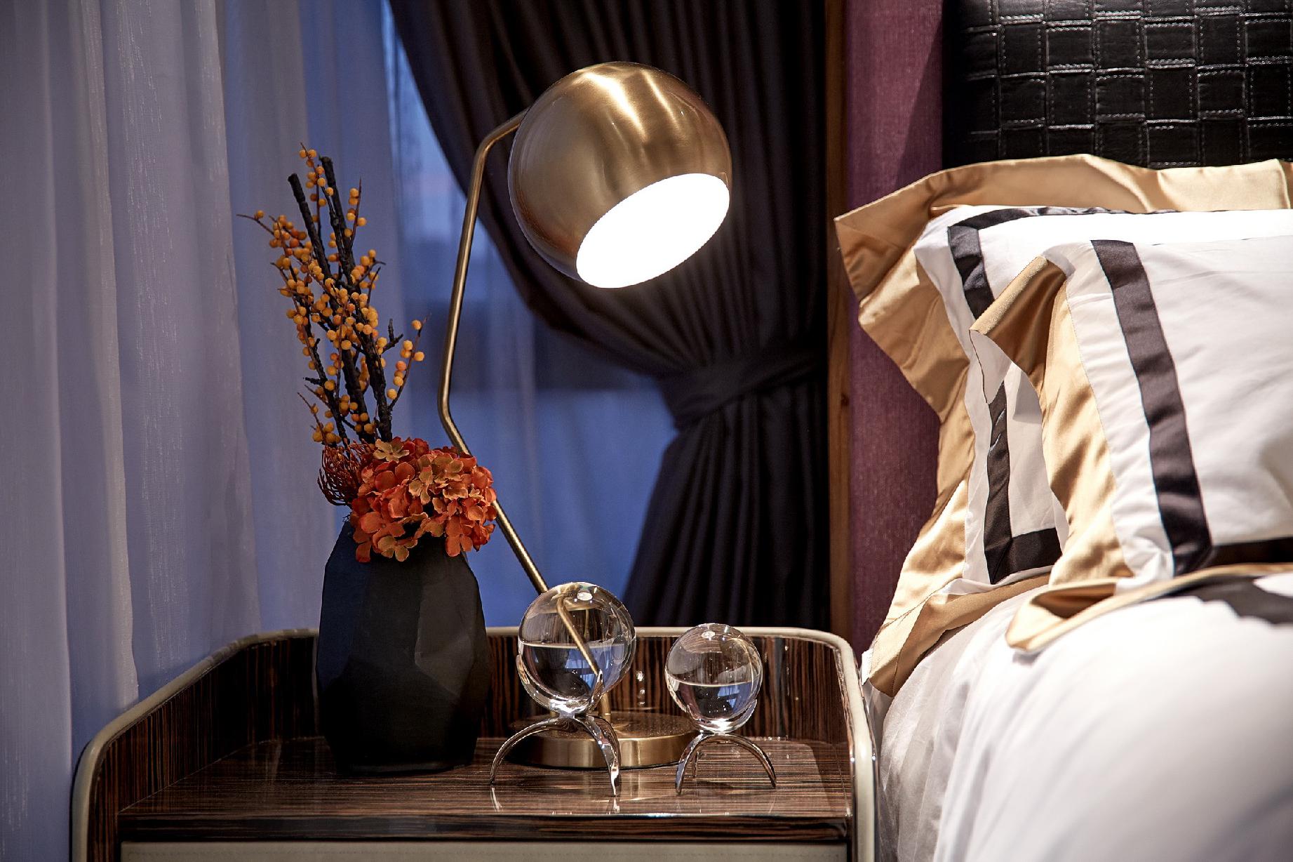 卧室图片来自陕西峰光无限装饰在金地褐石公馆的分享