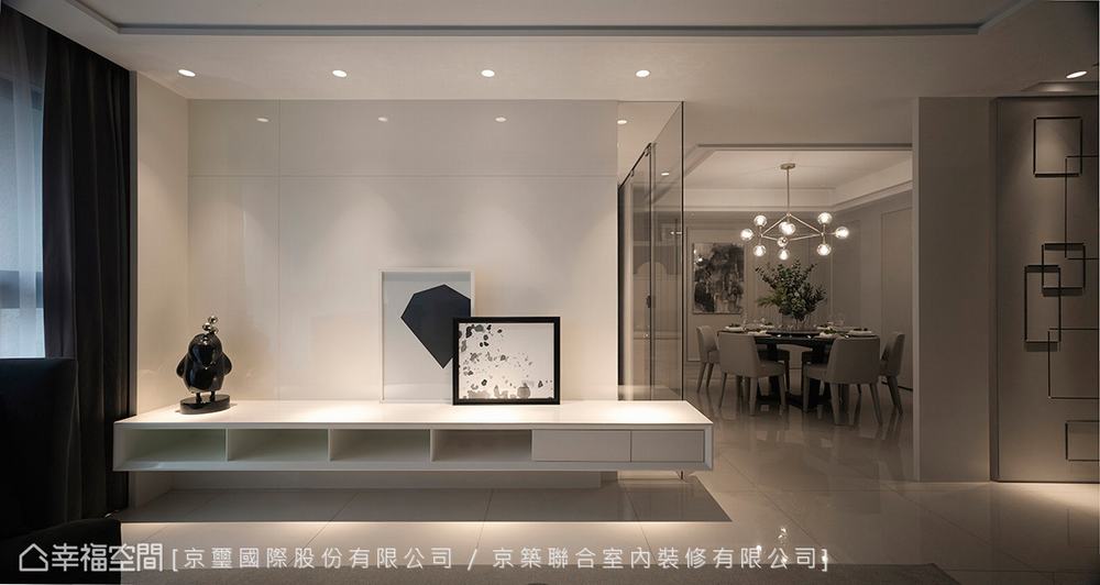现代 样板间 客厅图片来自幸福空间在美不胜收 251平轻古典现代宅的分享