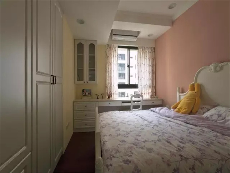 美式 三居 白领 小资 80后 卧室图片来自高度国际姚吉智在130平米温馨舒适美式乡村的分享