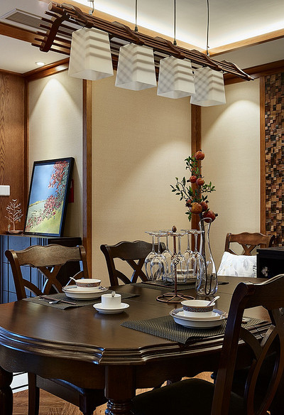 餐厅图片来自家装大管家在158平闲适之家 东南亚异域风情的分享