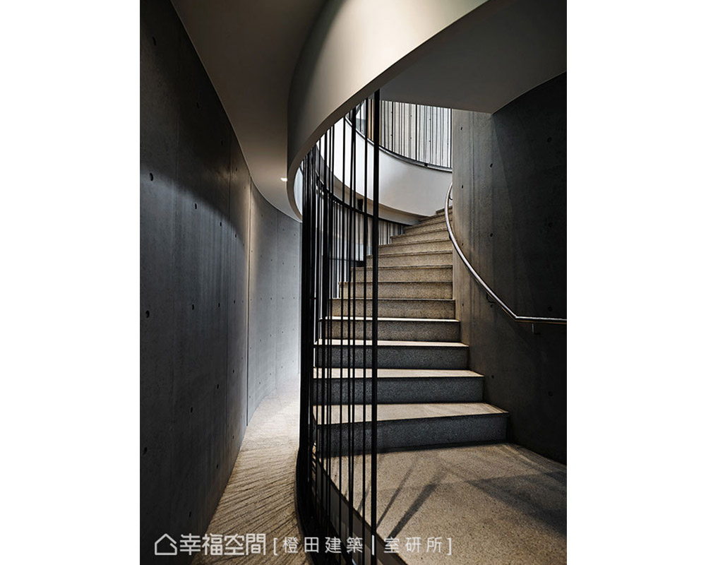 大户型 现代 休闲 楼梯图片来自幸福空间在2039平翡翠森林小区会所的分享
