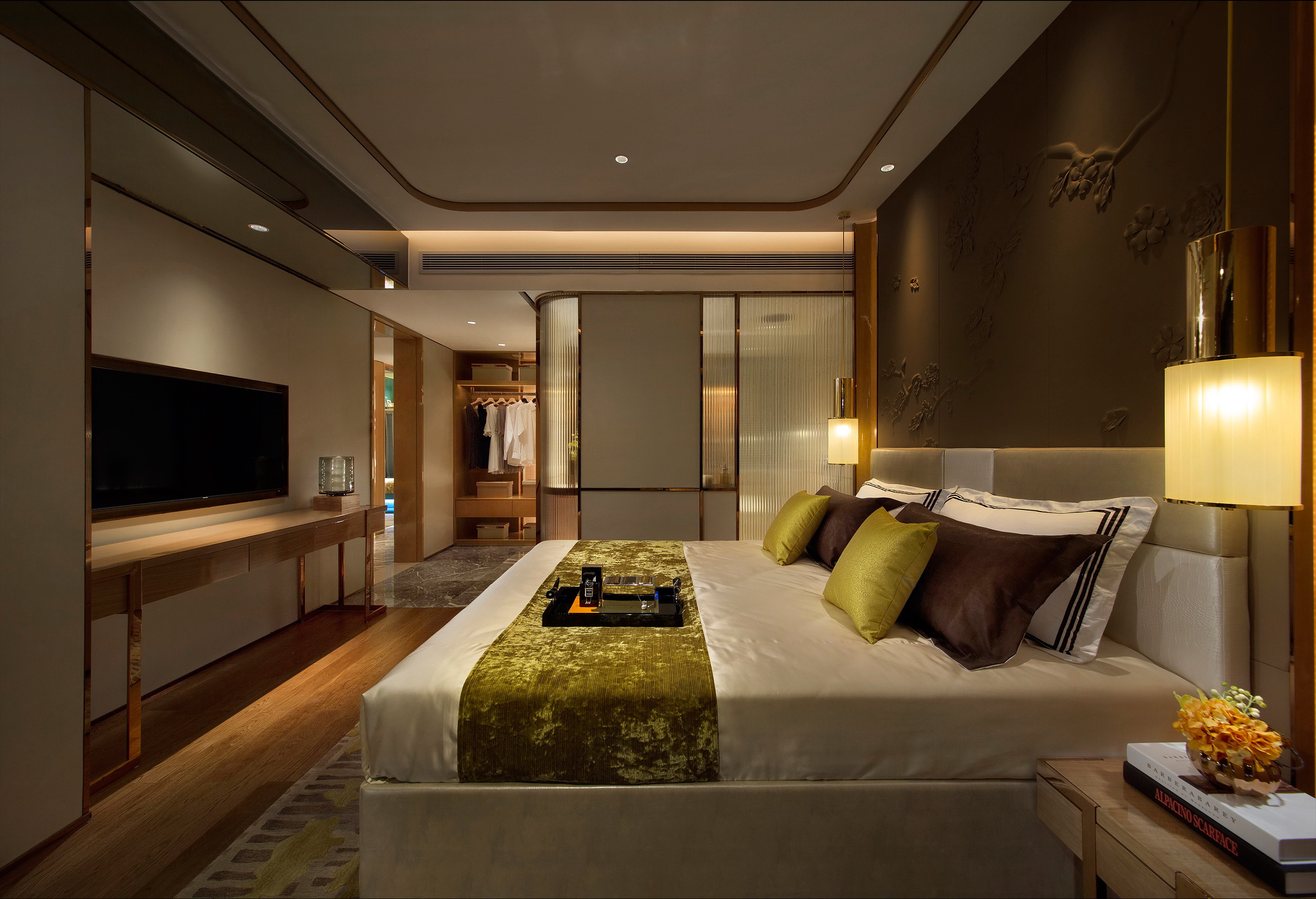 三居   女性   现代  卧室图片来自DHA香港洪德成设计有限公司在洪德成设计-深圳前海东岸样板房3的分享