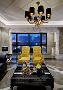 客厅选用了黑色和黄色的进口高端家具，颜色互相协调，互相强调；线条有的柔美雅致，有的遒劲而富于节奏感。茶几采用透亮的钢琴漆，搭配金色元素，时尚轻奢感十足。