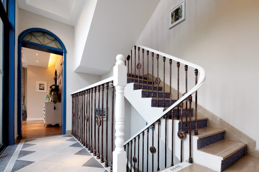 楼梯图片来自翼森设计在地中海蓝色风情的分享