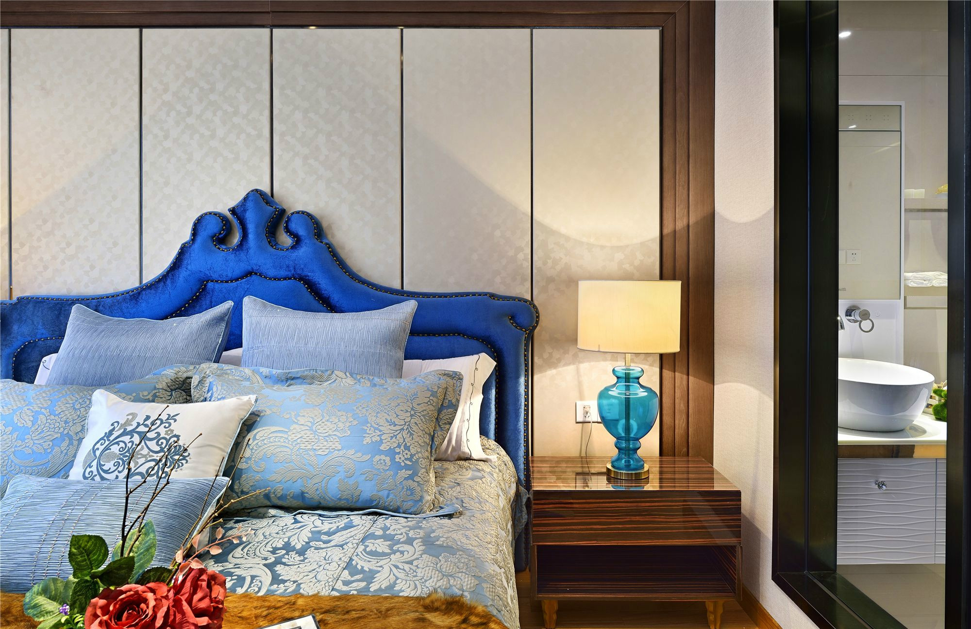 简约 三居 80后 卧室图片来自陕西峰光无限装饰在恒基碧翠锦华的分享