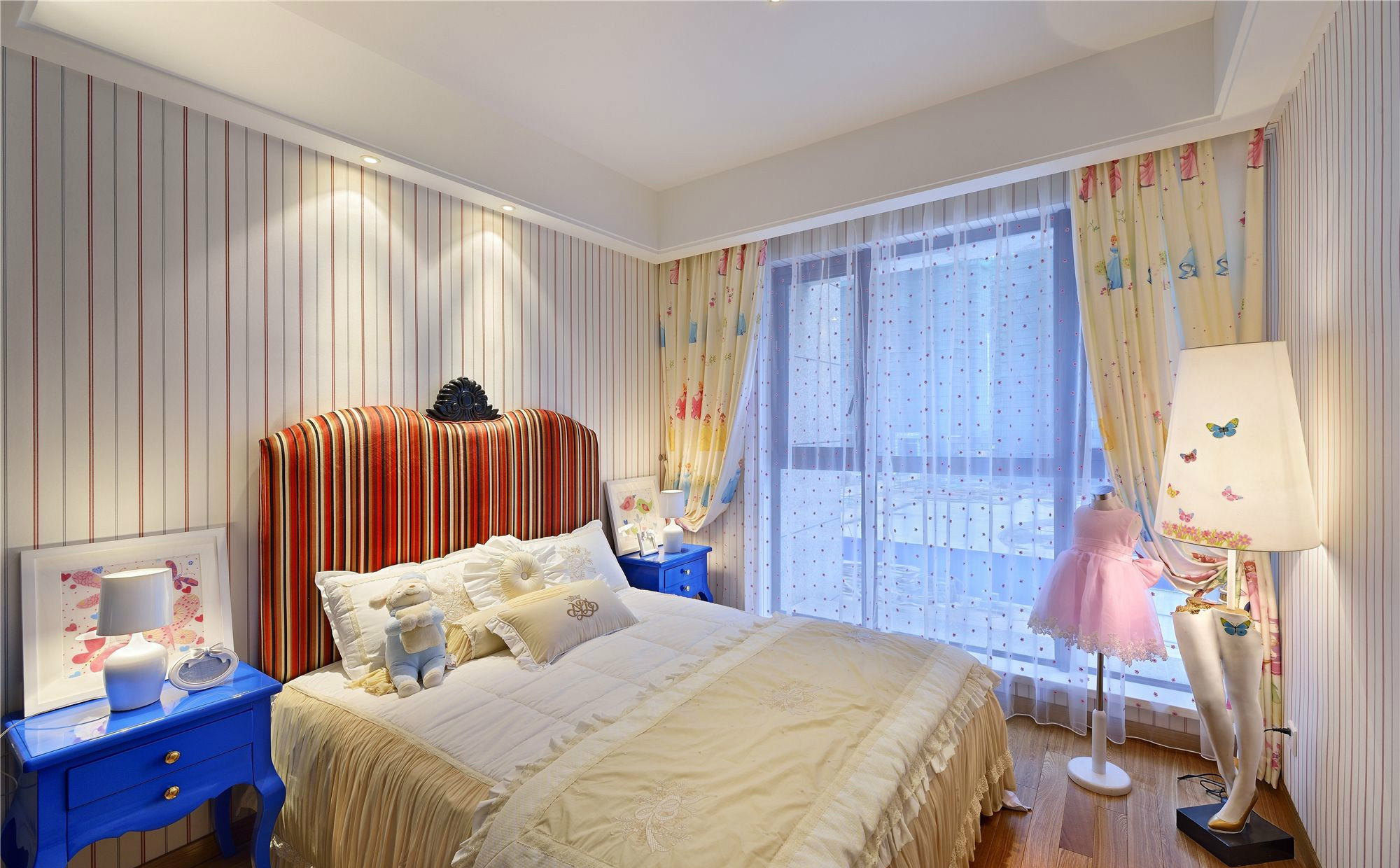 简约 三居 80后 卧室图片来自陕西峰光无限装饰在恒基碧翠锦华的分享