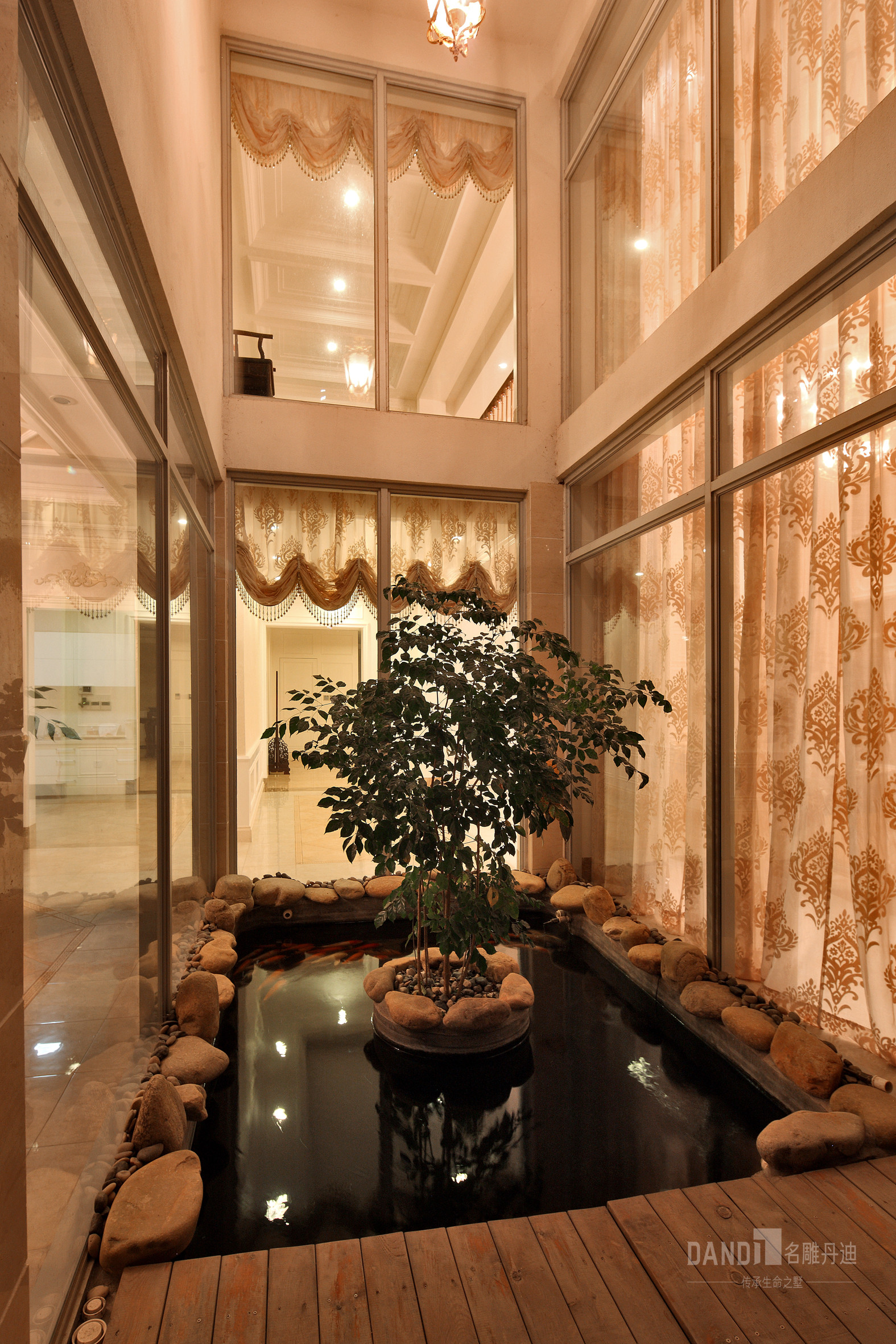 简约 欧式 别墅 客厅图片来自名雕丹迪在齐明别墅，简约欧式之风的分享