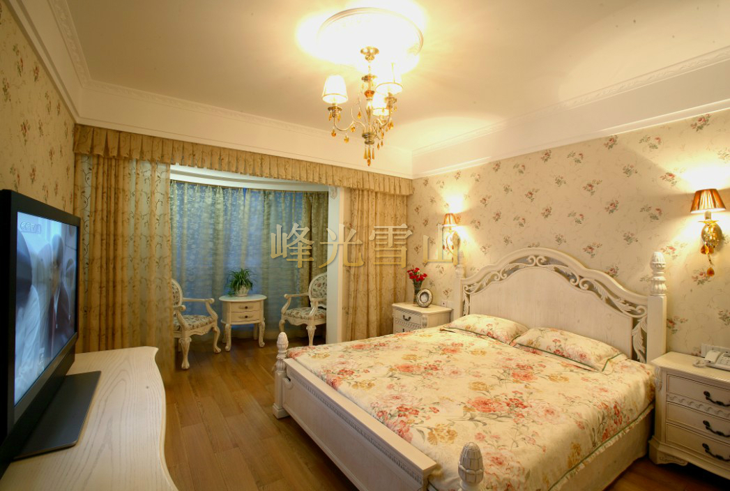 卧室图片来自西安峰光无限装饰在华润24城欧式田园二居室的分享