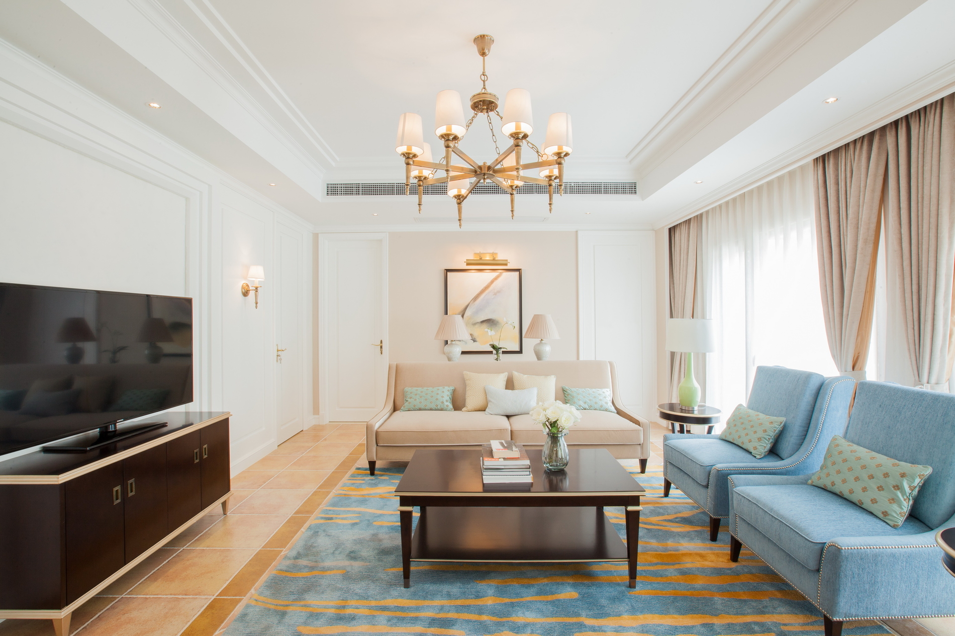 新古典 三居室 客厅图片来自丰立装饰集团姜玲在148㎡新古典设计，马卡龙配色的分享