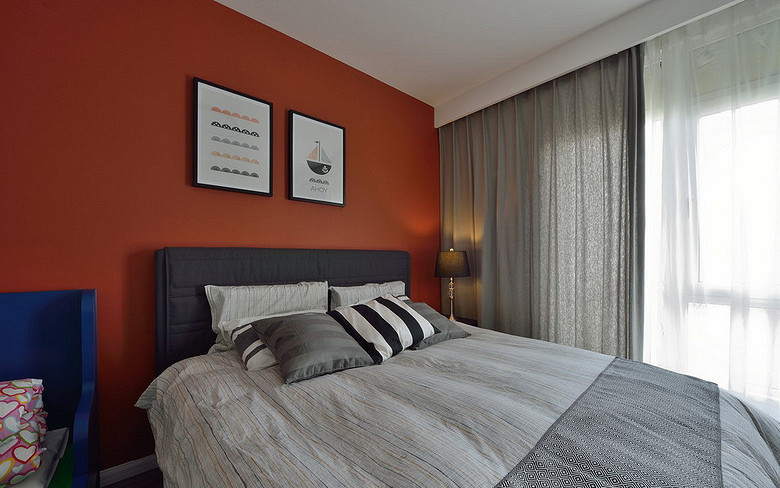 卧室图片来自家装大管家在136平现代雅痞3居 畅想休闲时尚的分享