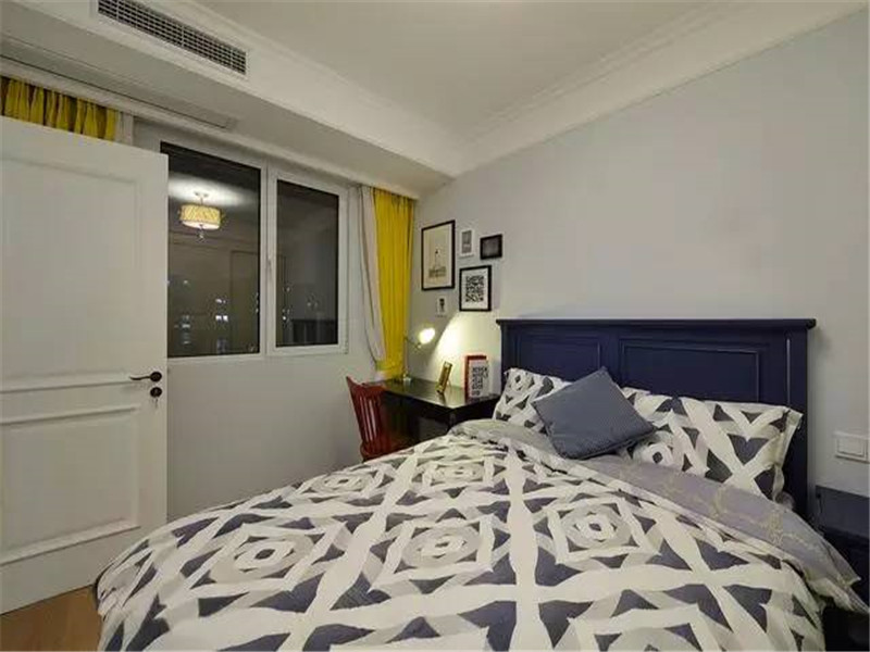 美式 简约美式 二居 小资 80后 收纳 卧室图片来自高度国际姚吉智在100平米简约美式清新大气两居室的分享