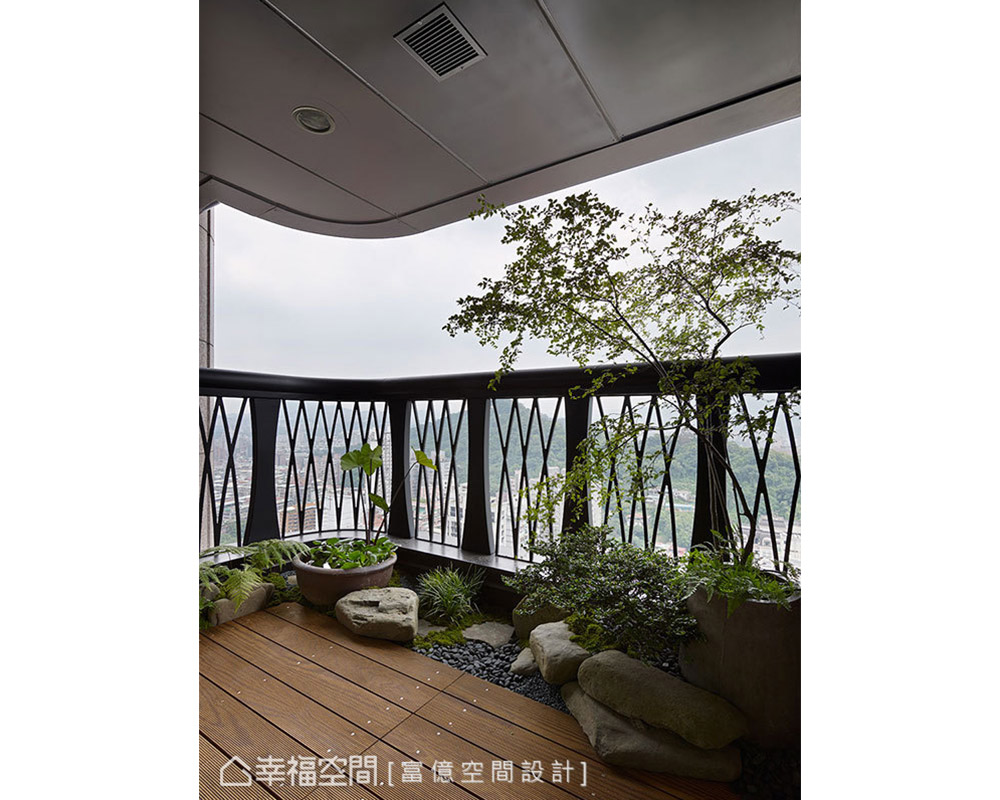 现代 四居 阳台图片来自幸福空间在205平黑白灰自然人文藝趣風的分享