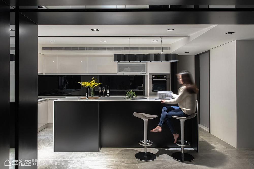 四居 现代 厨房图片来自幸福空间在老屋化身155平美型机能宅的分享