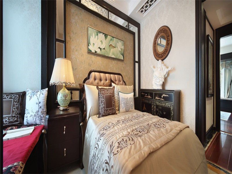 中式 四居 大户型 80后 小资 三居 卧室图片来自高度国际姚吉智在185平米骨子里的中式情结的分享