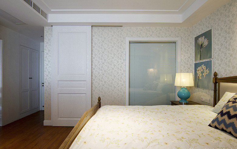 卧室图片来自家装大管家在106平美式清新3居 空间利用充分的分享