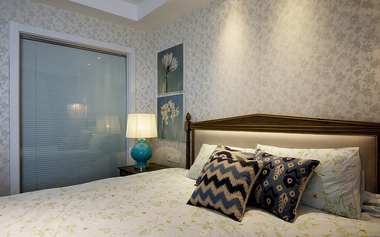 卧室图片来自家装大管家在106平美式清新3居 空间利用充分的分享