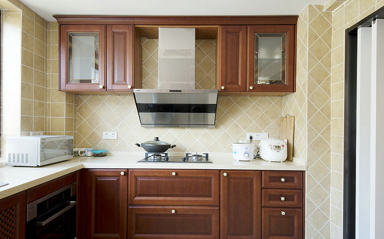 厨房图片来自家装大管家在106平美式清新3居 空间利用充分的分享