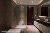 主卧卫浴内设置浴缸、干湿分离设计、双洗手台等机能，打造有如饭店般的顶级享受。