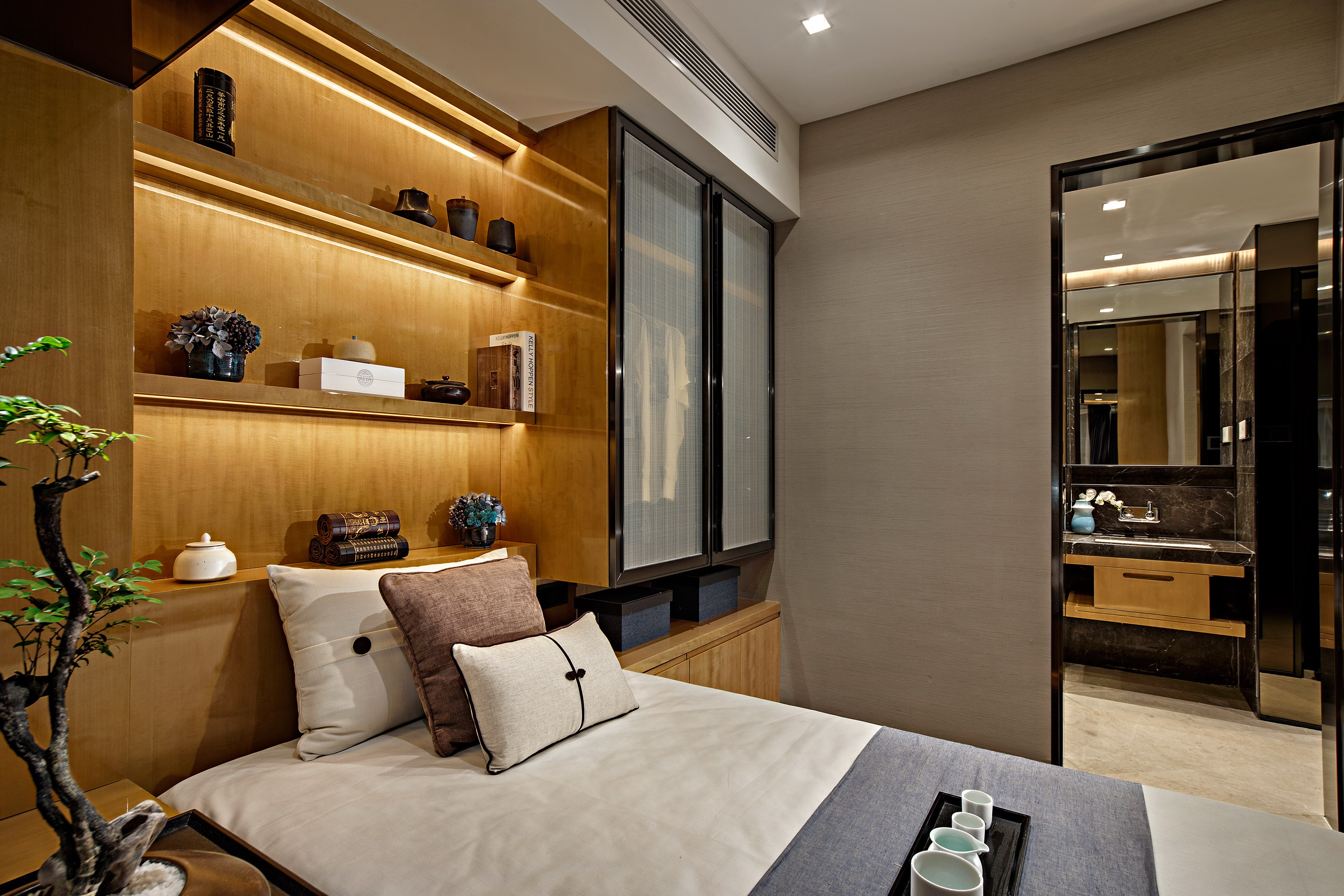 现代中式   洪德成设计  卧室图片来自DHA香港洪德成设计有限公司在洪德成设计-深圳前海东岸样板房5的分享