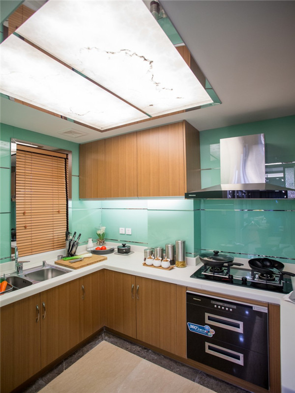 简约 现代 三居 80后 小资 大户型 厨房图片来自高度国际姚吉智在136平米现代简约三居轻奢有品位的分享