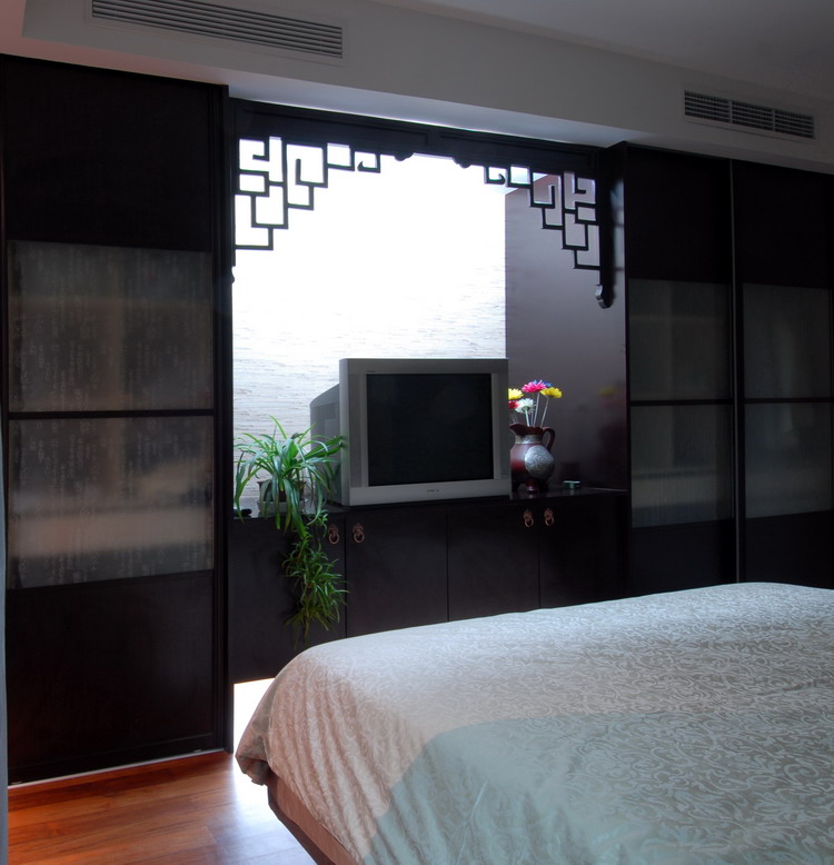 卧室图片来自西安峰光无限装饰在金地芙蓉世家-220㎡-后现代主义的分享