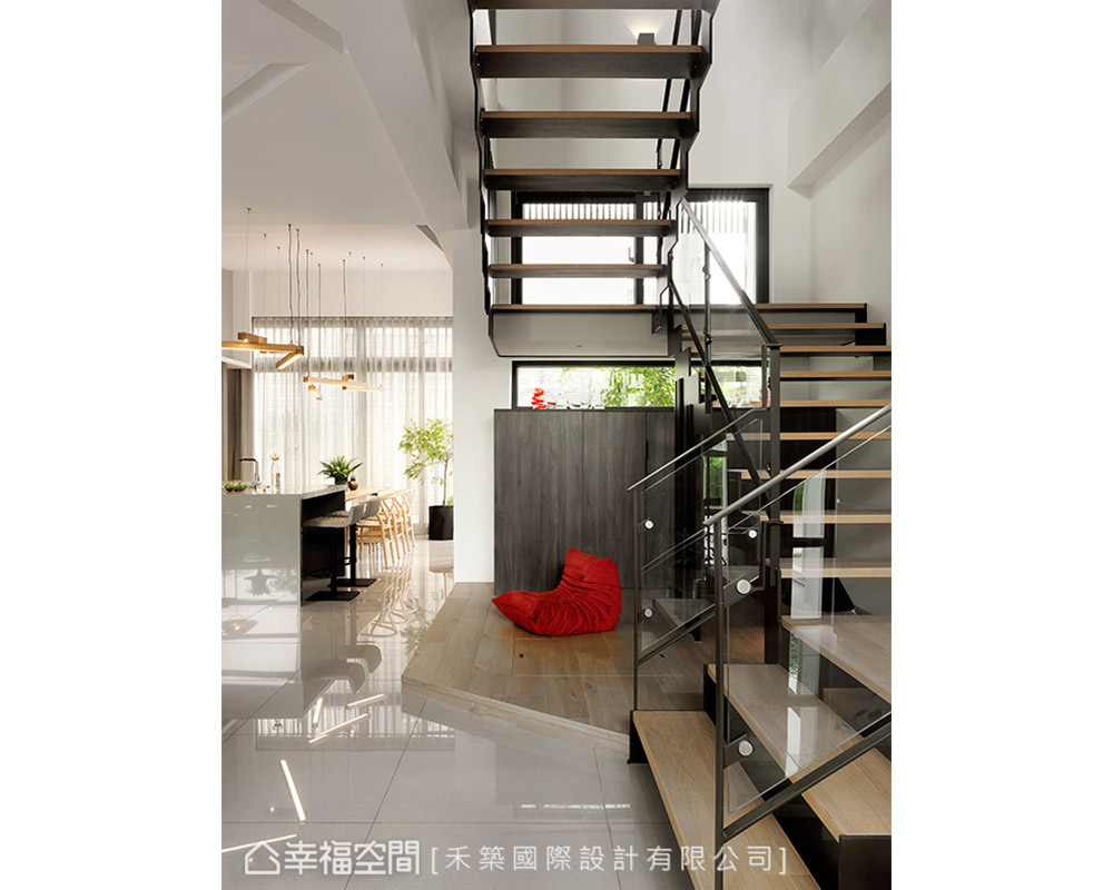 别墅 三居 现代 楼梯图片来自幸福空间在疗愈新生活 传承世代的居所(下)的分享
