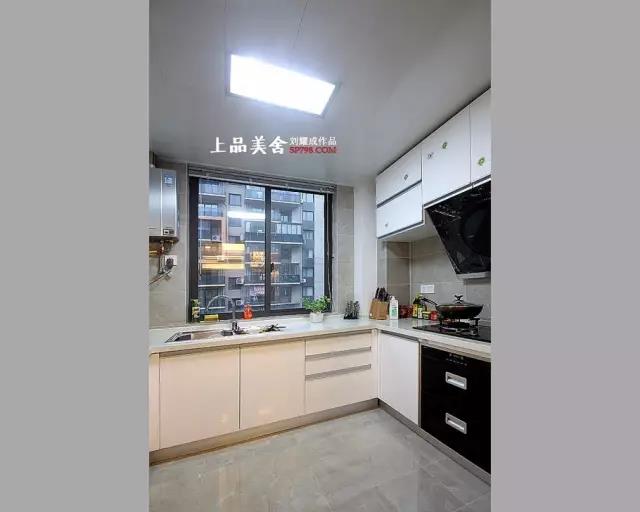 欧式 三居 小资 80后 收纳 厨房图片来自刘耀成在长沙博林金谷婚房设计的分享