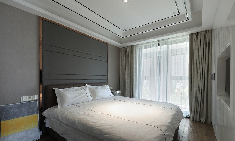 卧室图片来自家装大管家在145平现代风情 凝聚超凡脱俗的美的分享