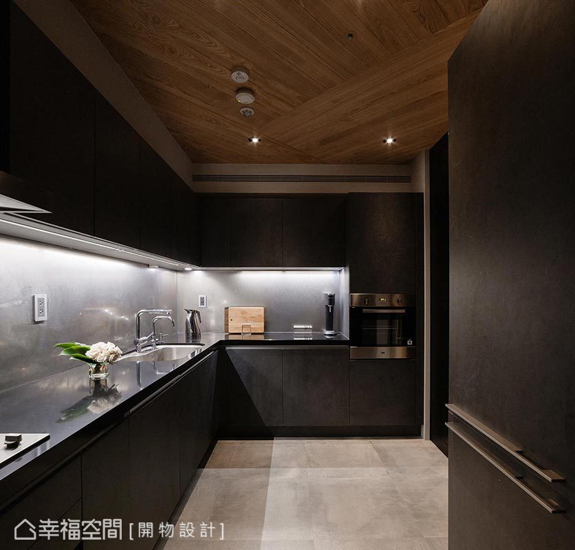 现代 四居 厨房图片来自幸福空间在书香弥漫的艺术唯美宅的分享