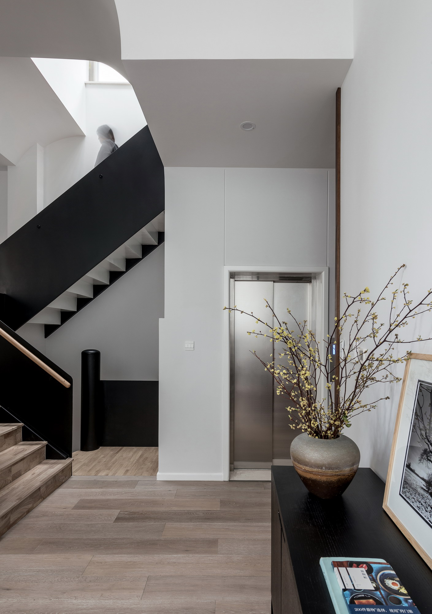 别墅 简约 楼梯图片来自谢辉室内定制设计服务机构在稳稳的幸福的分享