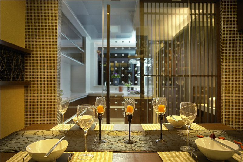 三居 餐厅图片来自金煌装饰有限公司在130平米现代简约风格的分享