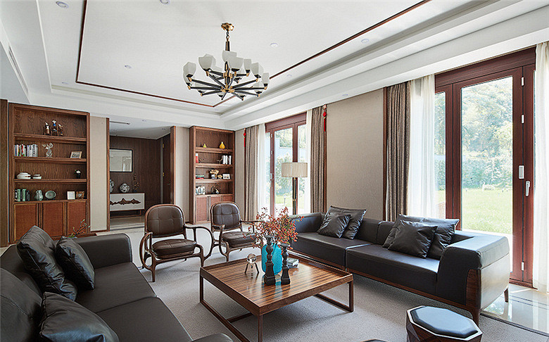 客厅图片来自家装大管家在168平新中式4居 温馨轻松风情的分享